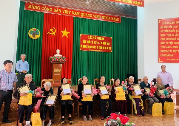 Hội người cao tuổi xã Eakly tổ chức Lễ Kỹ niệm Ngày quốc tế ngày cao tuổi 01/10 năm 2022 và chúc thọ, mừng thọ cho các cụ tuổi 70, 75, 80,85,90,95 và trên 100 tuổi.
