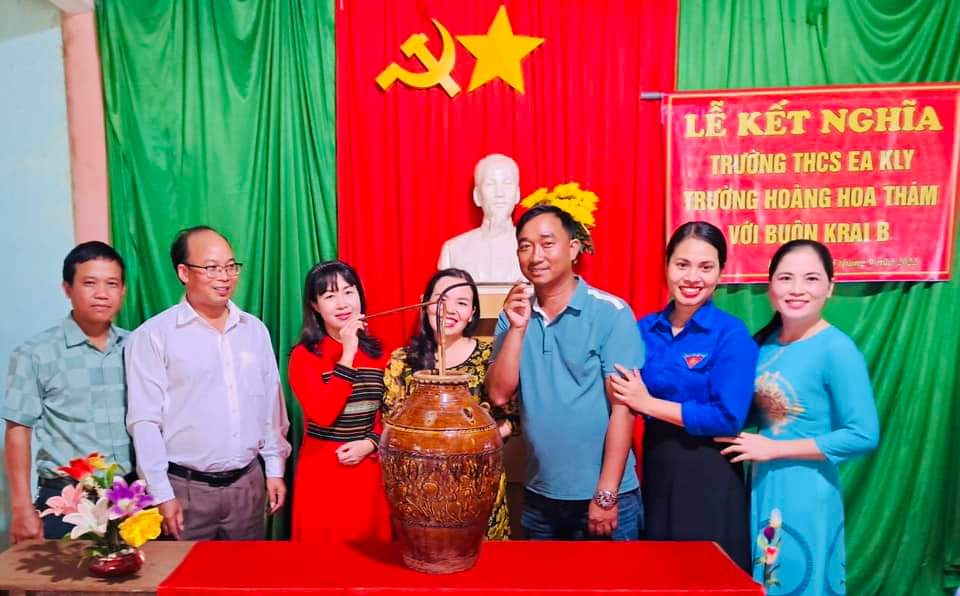 Thực Hiện Công Tác Kết Nghĩa Với Các Thôn, Buôn Đồng Bào Dân Tộc Thiểu Số Trên Địa Bàn Xã Eakly Huyện Krông Pắc