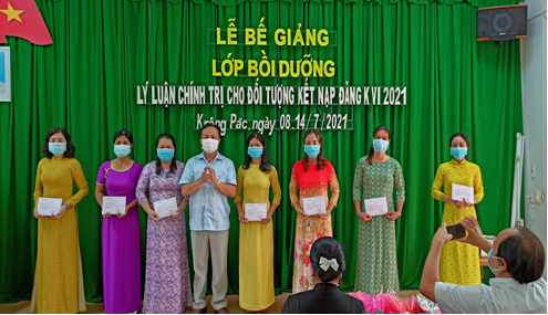 Bế giảng lớp nhận thức về Đảng, khoá 6 năm 2021