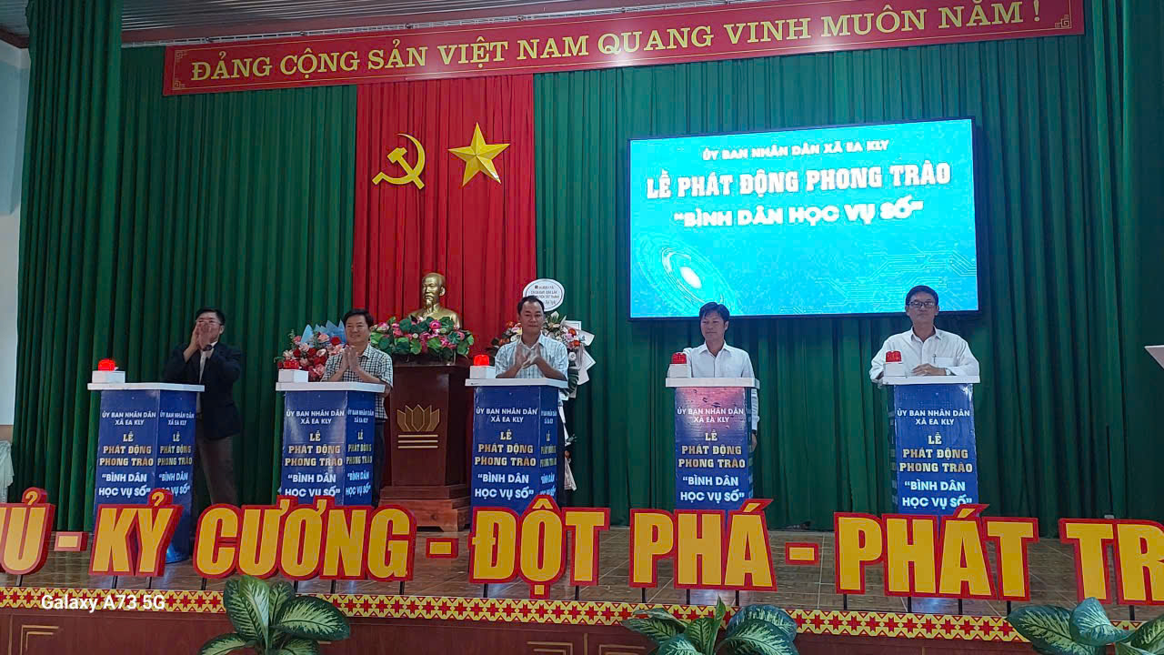 Xã Ea Kly Tổ chức Lễ phát động Phong trào “Bình dân học vụ số”