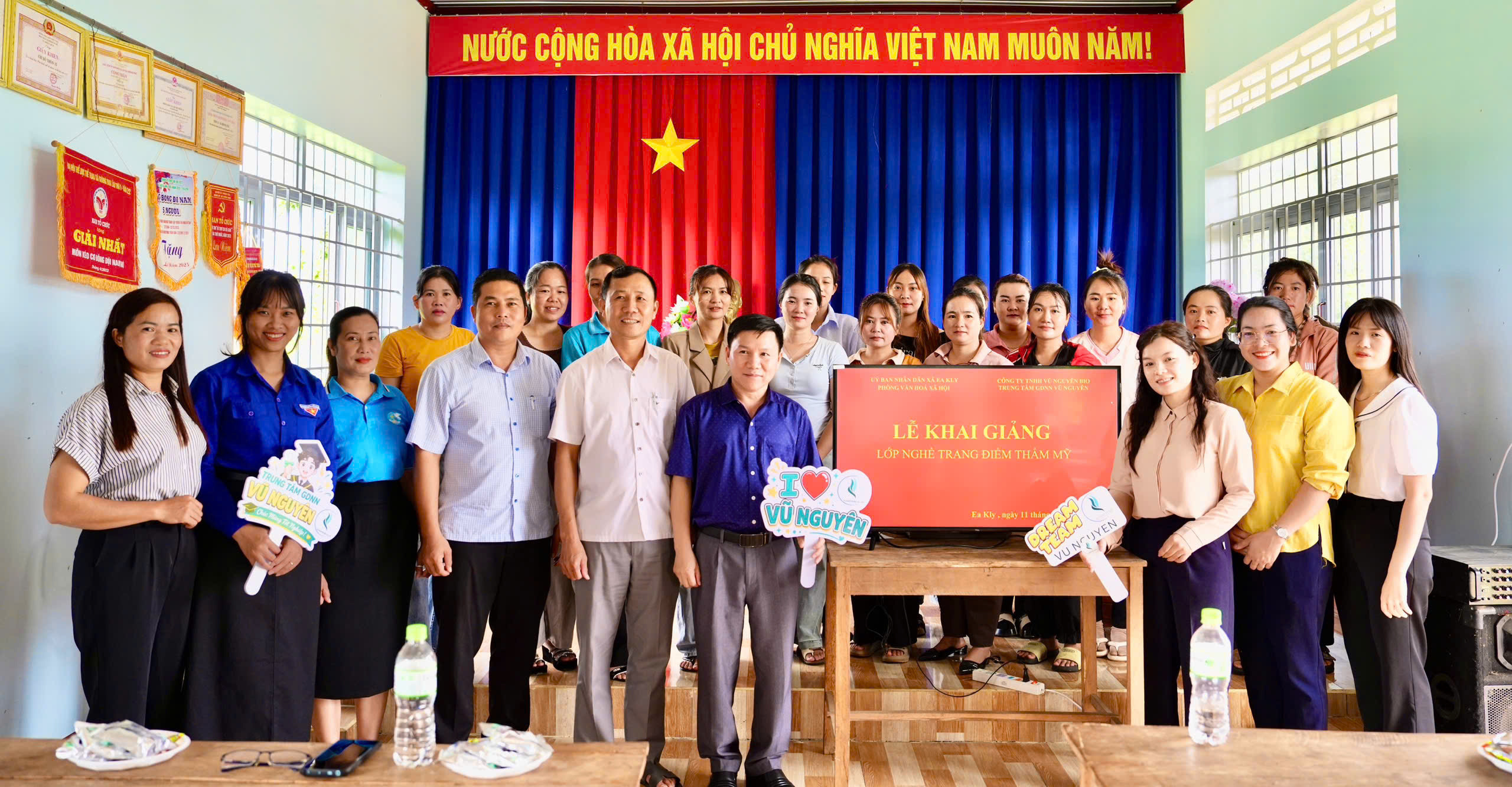 Đào tạo nghề trang điểm thẩm mỹ gắn với nhu cầu việc làm tại Ea Kly