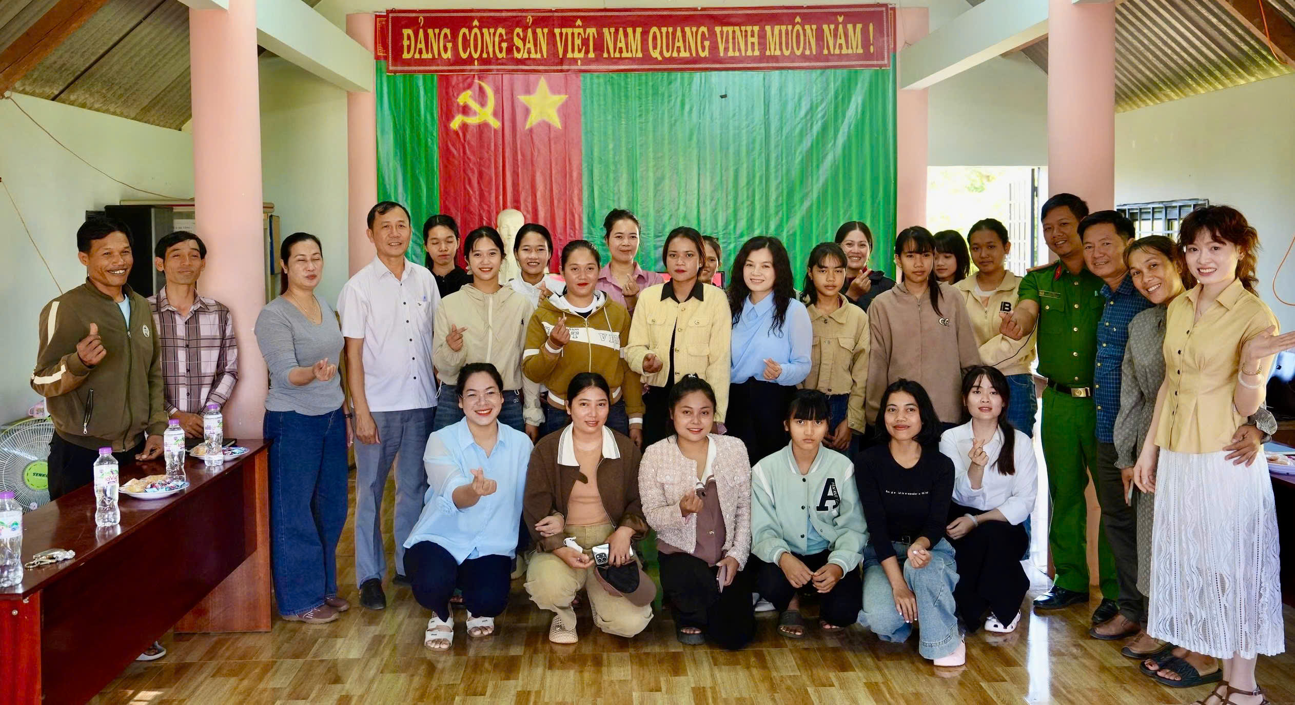 Xã Ea Kly khai giảng lớp đào tạo nghề trang điểm thẩm mỹ tại buôn Kla