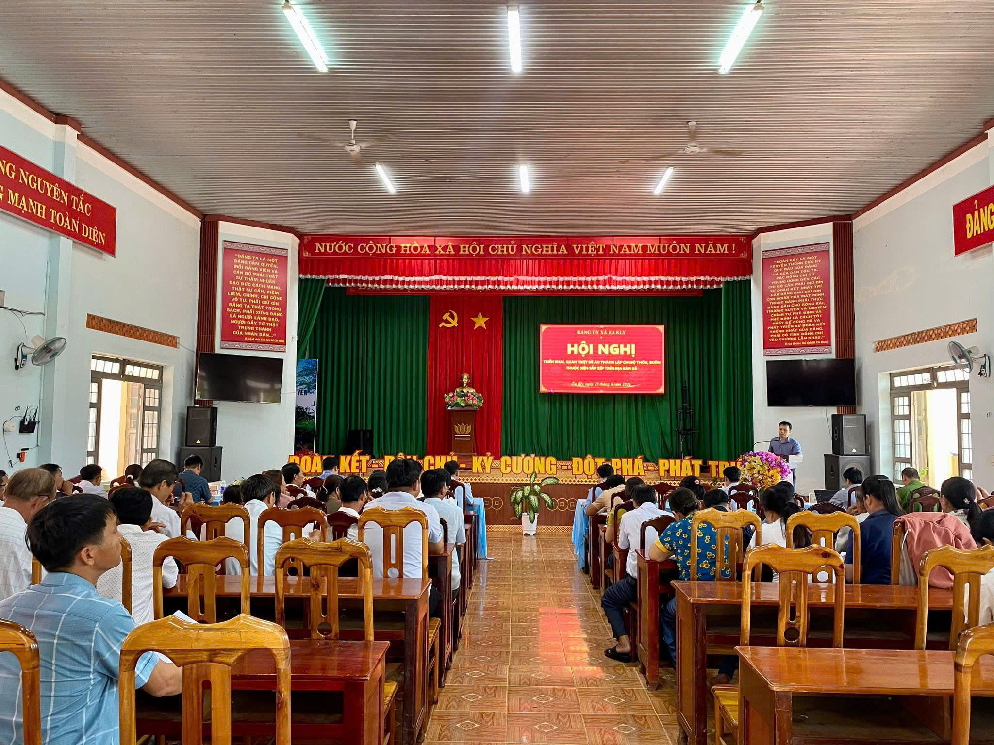ĐẢNG ỦY XÃ EA KLY: TRIỂN KHAI QUÁN TRIỆT ĐỀ ÁN THÀNH LẬP CHI BỘ THÔN, BUÔN