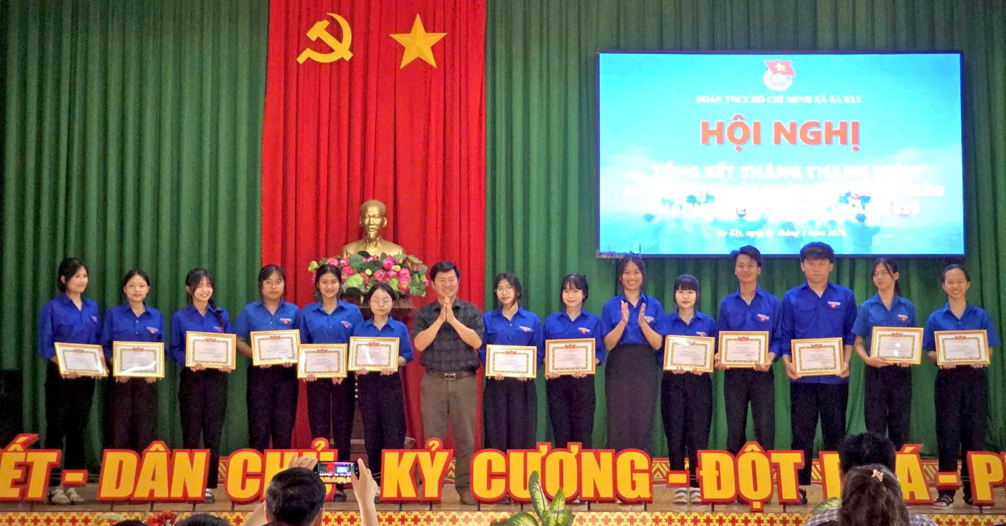 z7703752408862-18e03cbf09243fd67001a406426e1fb5