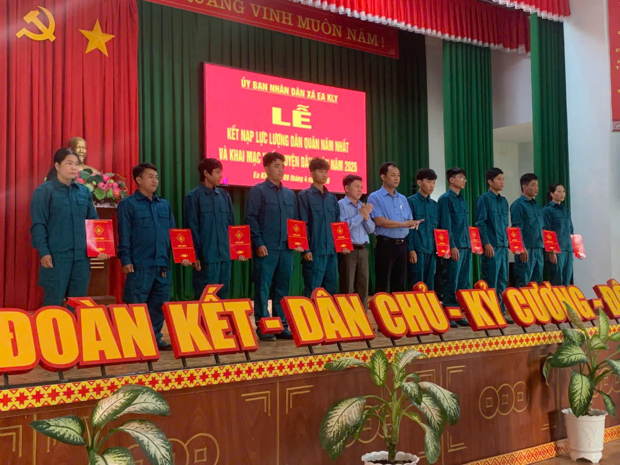 XÃ EA KLY TỔ CHỨC LỄ KẾT NẠP DÂN QUÂN NĂM NHẤT VÀ KHAI MẠC HUẤN LUYỆN DÂN QUÂN NĂM 2026