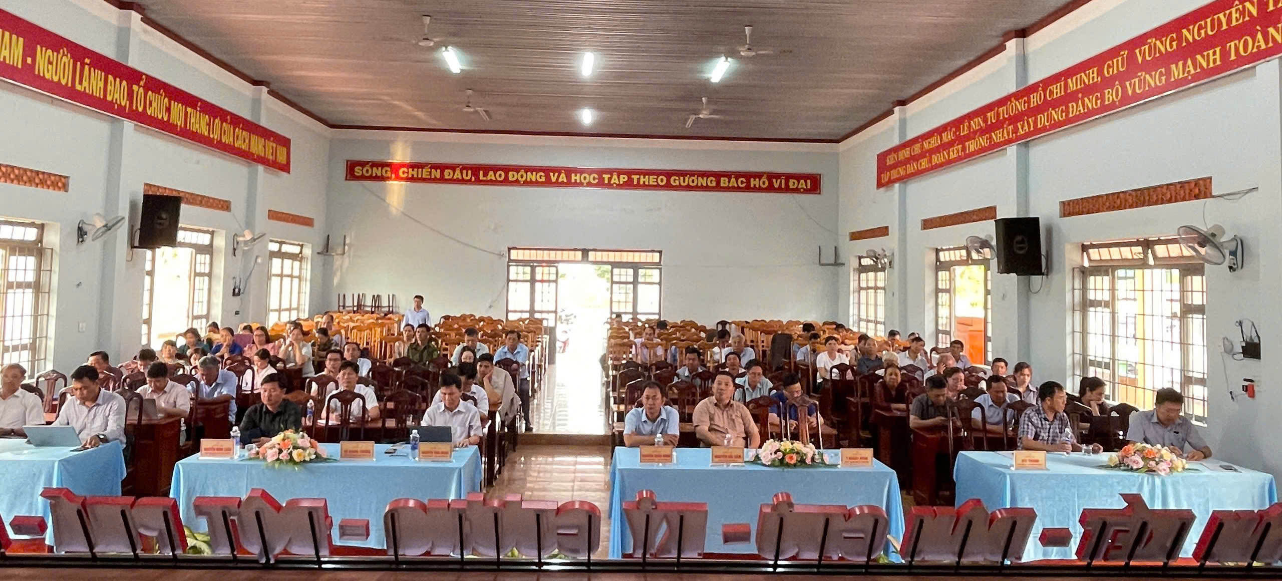 Xã Ea Kly tham dự trực Hội nghị tuyến Chương trình phát động Phong trào “Bình dân học vụ số” và cuộc thi trực tuyến tìm hiểu KH, CN, ĐMST & CĐS năm 2026; ra mắt Trung tâm dữ liệu tỉnh Đắk Lắk