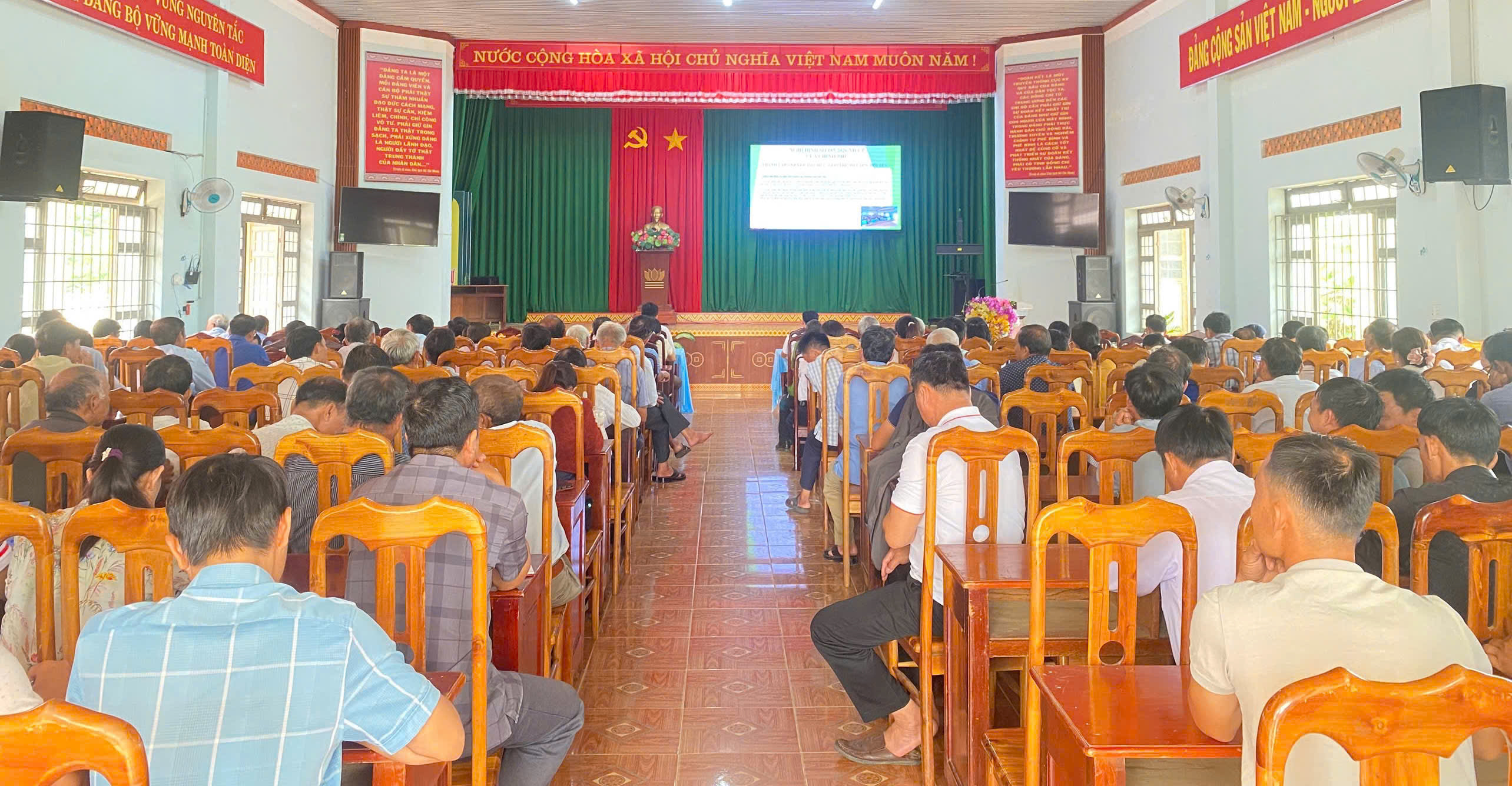 Xã Ea Kly tổ chức Hội nghị triển khai Chỉ thị số 21 của Thủ tướng Chính phủ